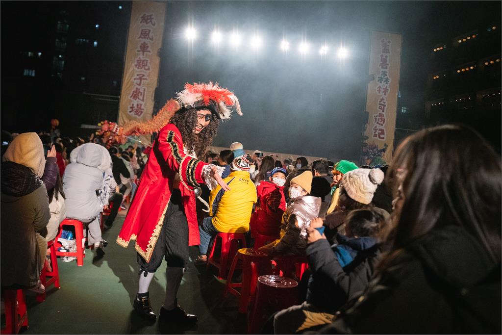快新聞/不畏嚴寒!吳秉叡邀紙風車演出千人參與 蘇巧慧:繼續為下一代努力