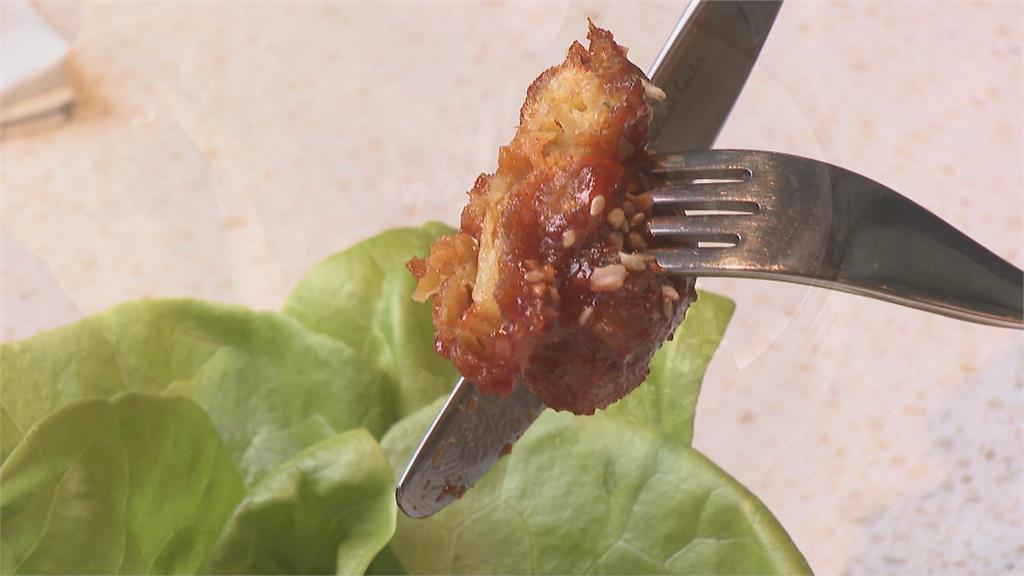 花椰菜製成韓式「素」炸雞　菠菜炒飯靈感來自「小當家」