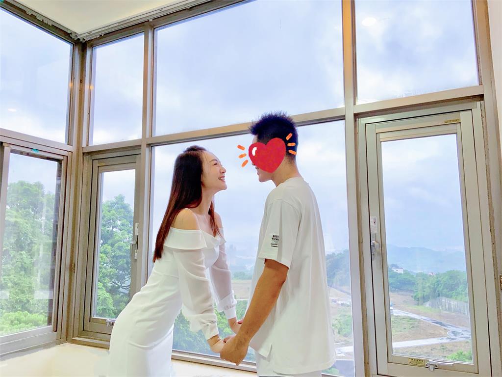 恭喜!李又汝宣告和交往13年的男友修哥登記結婚了!