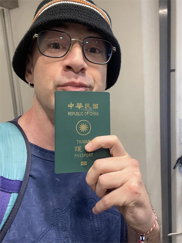 侯佩岑看到了嗎?台灣護照太好用「黑市1本3百萬」吳鳳告白:我是台灣人
