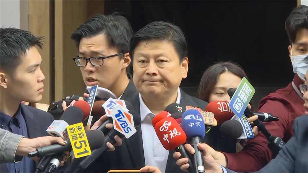 花蓮宿舍遭搜索追金流!傅崐萁「急喊這句」下秒踉蹌滑倒…網驚:老天在看