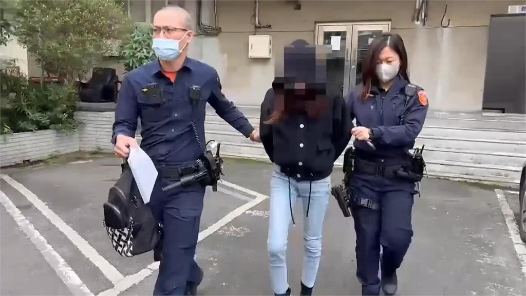 心虛？新北女子吸毒昏睡車內　拒檢狂衝自撞被逮