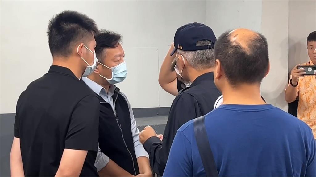 許姓上兵打靶中彈喪命! 檢察官相驗母親悲痛啜泣