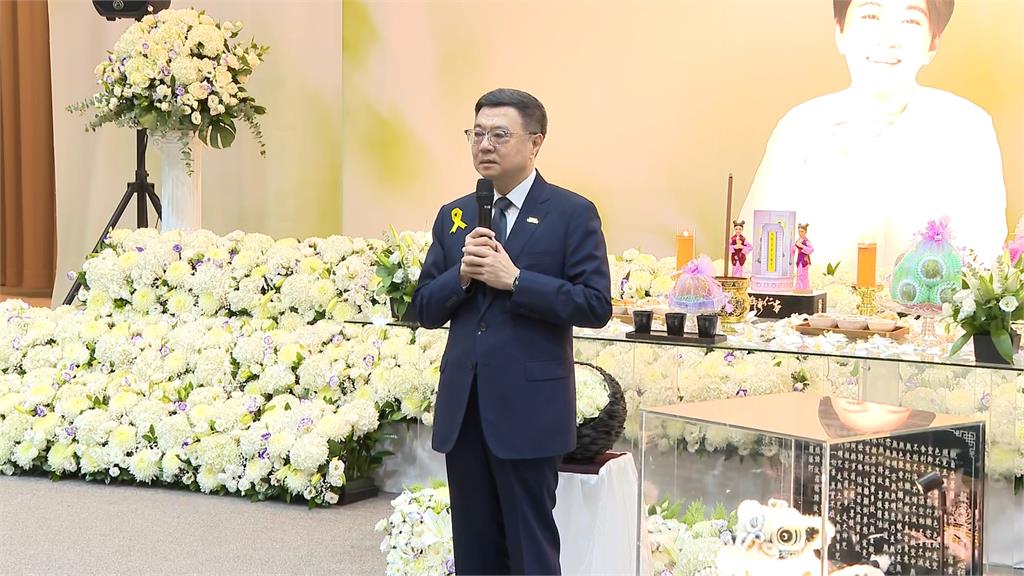 台北市議員許家蓓今告別式 吳沛憶捧斗悼念送最後一程
