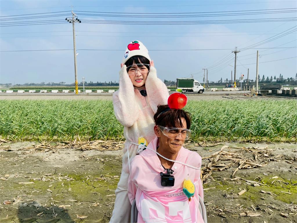 《綜藝新時代》體驗玉米職人!阿翔變人肉靶子慘遭掃射