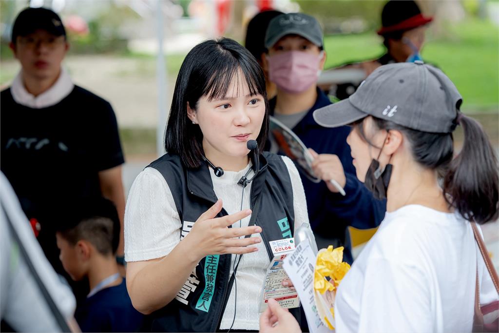 應曉薇女兒「戴KP徽章」遭疑:想搶小草?吳怡萱表態了:歡迎加入民眾黨