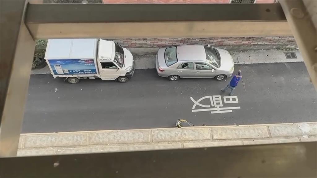 酒醉脫序! 高雄男猛砸陌生人安全帽 嘉義男持拔釘器砸4車