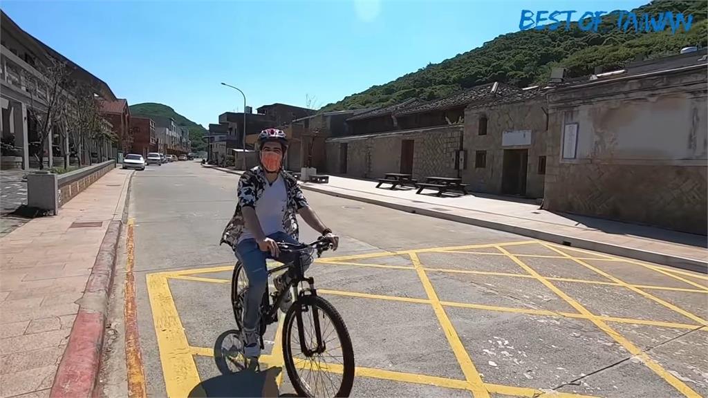 坐搖櫓船看藍眼淚、騎自行車慢遊 網紅大讚:第一次到馬祖就愛上!