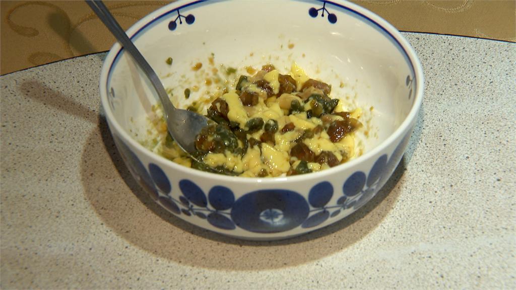 真的假的？暗黑料理再+1　布丁淋醬油口感似海膽