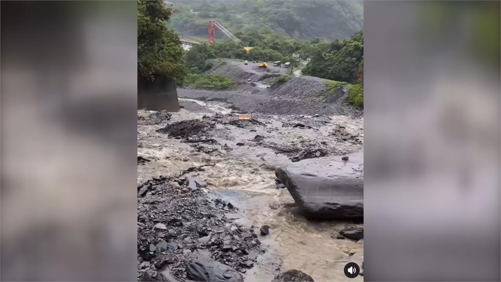 屏東霧台連日大雨！　道路坍方受阻翁病急需就醫