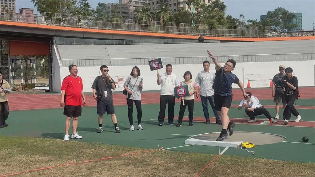 挑戰賴瑞隆跑百米鉛球鬥牛　阿喘認輸「這樣說」相約再戰