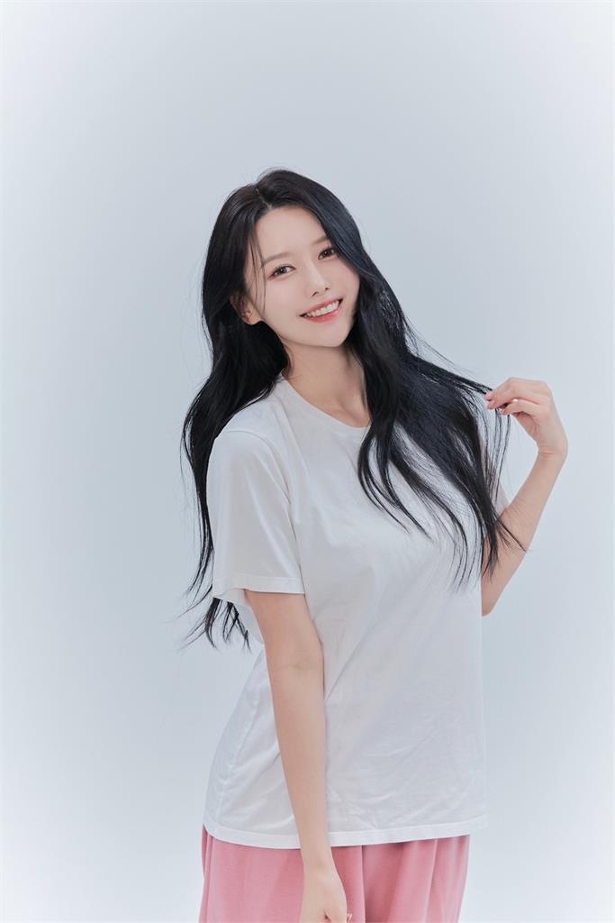 啦啦隊女神不藏了!李雅英「公開示愛」 震撼宣布「1喜訊」驚人新動向曝光