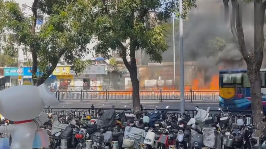 中國廣州火警！　疑貨車漏油自燃　火勢延燒整排電動自行車
