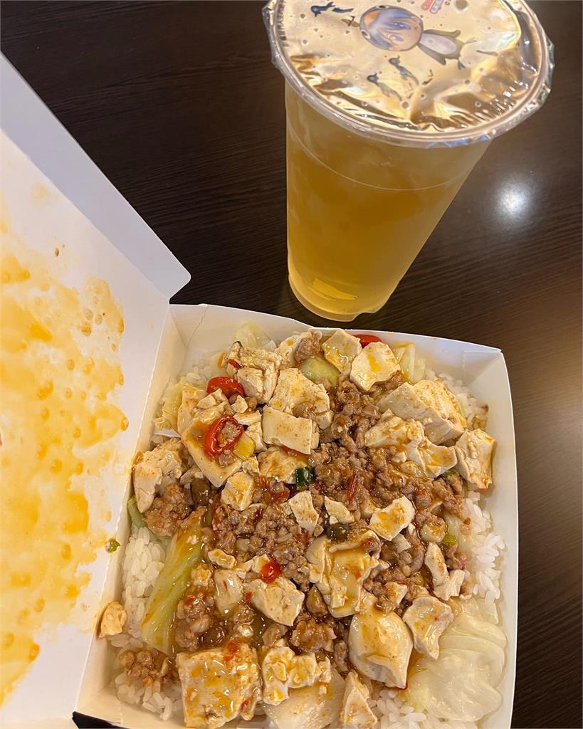 台北佛心店家+1!羊肉炒飯免百元「高麗菜塞好塞滿」在地人讚:該衝了