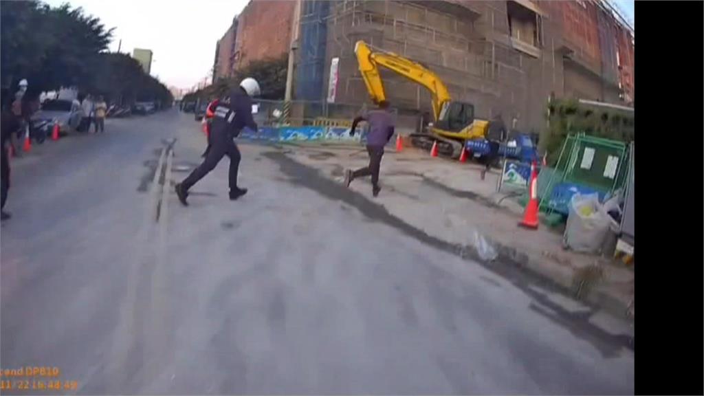 警盤查可疑小客車　駕駛突然跳車逃了...失聯移工露出身分躲進工地