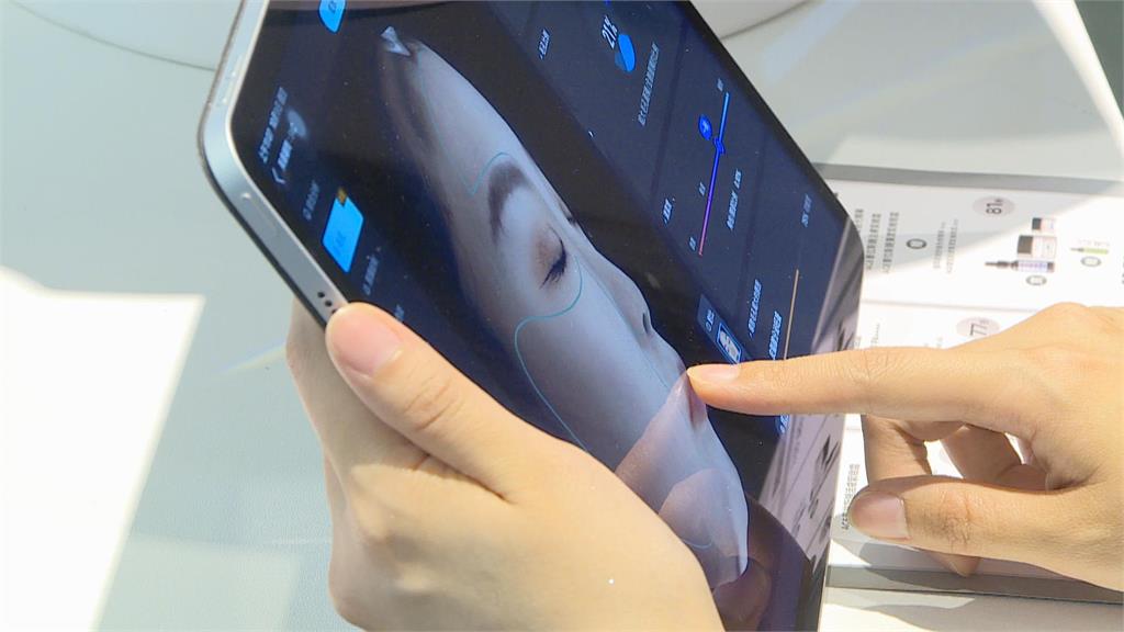 百貨專櫃引進頂級醫美檢測　精準探測肌膚17面向