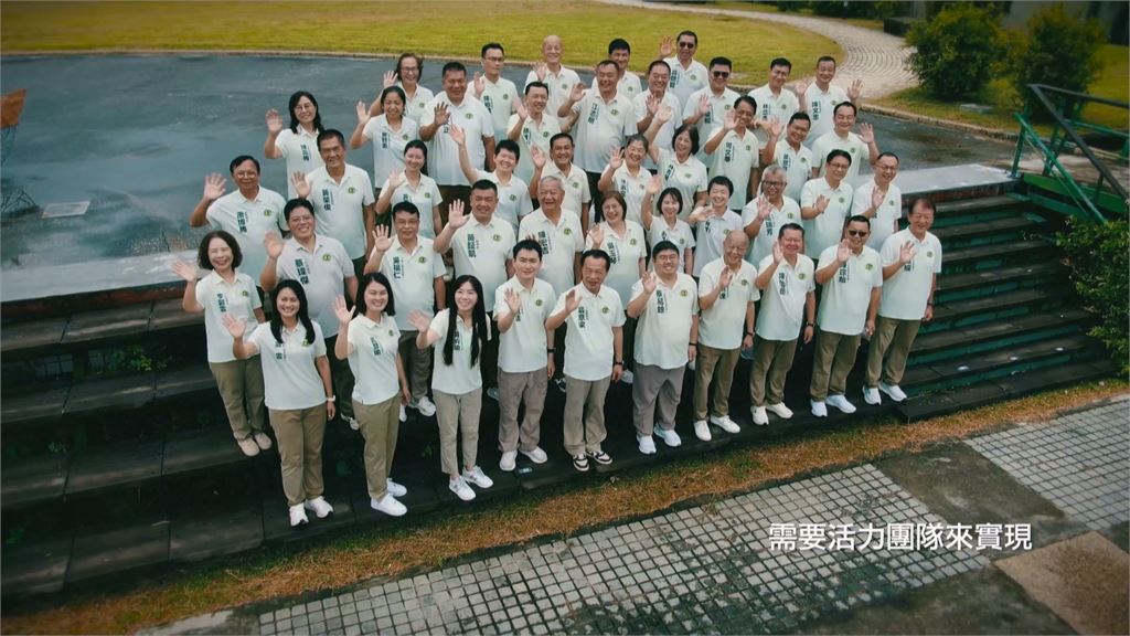嘉縣鄉鎮市長及議員小雞集合！　蔡易餘推首隻競選廣告