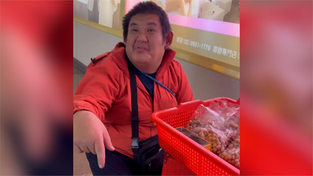 泛淚!腦麻男擺攤維生拒送禮捐款 喊「大家都有自己生活」自己會更努力