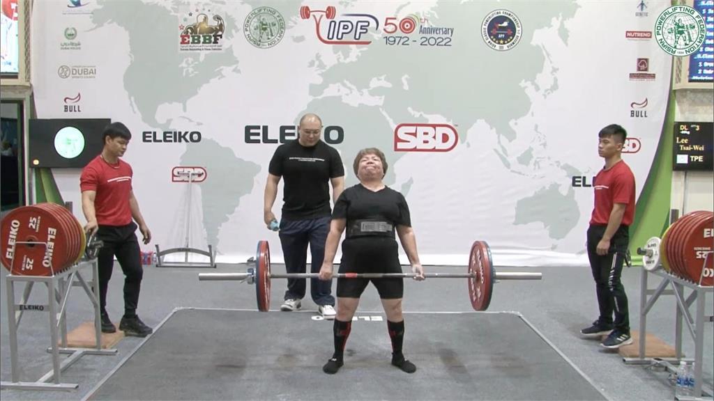 61歲「健力Q嬤」李彩薇真的猛！才練3年舉265公斤破亞洲紀錄