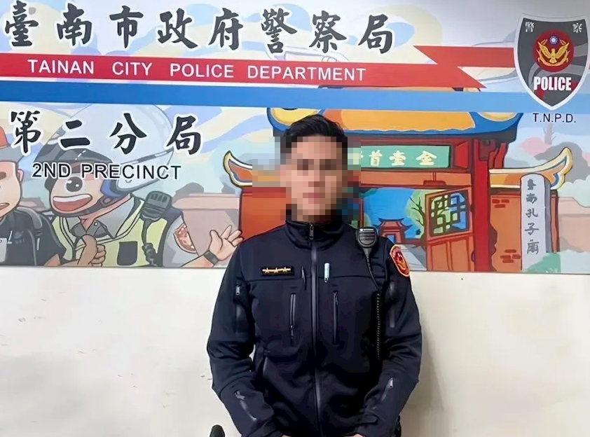 警界彭于晏「超反差形象」曝！嘴硬借廁所「同房後座妹5hrs」綠帽男聽到了