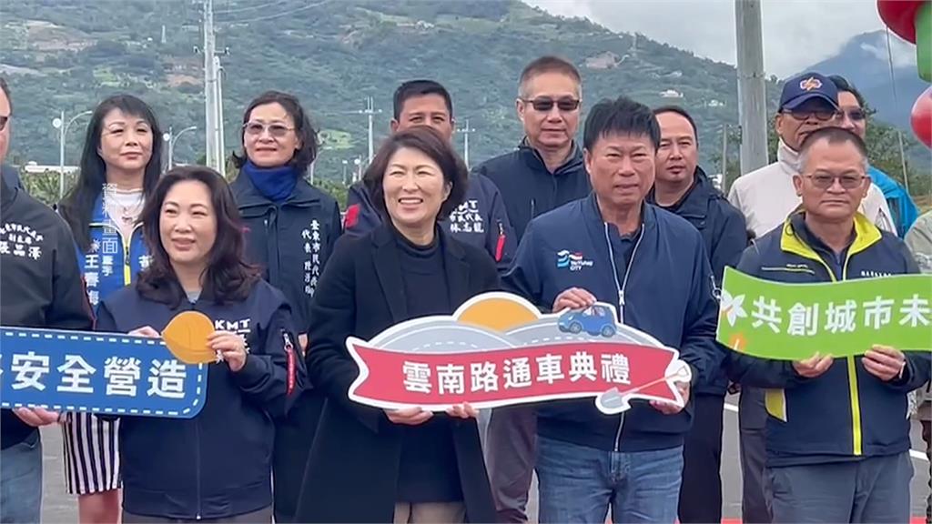 中國男星張凌赫現身海峽論壇　陳玉珍開心秀合照「邀他來金門」