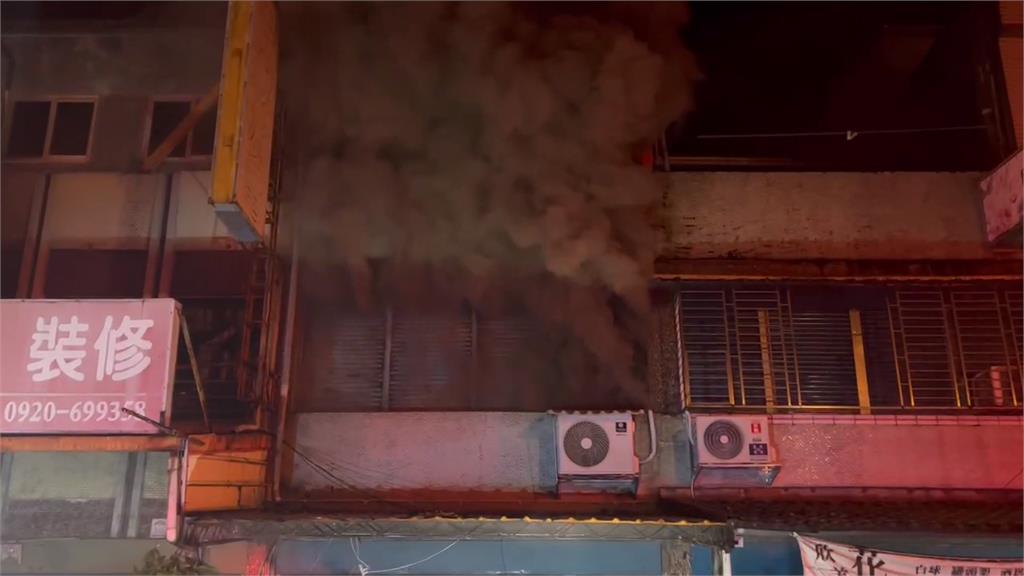 宜蘭市金紙店深夜大火！　「整間易燃物悶燒」波及3民宅釀1死