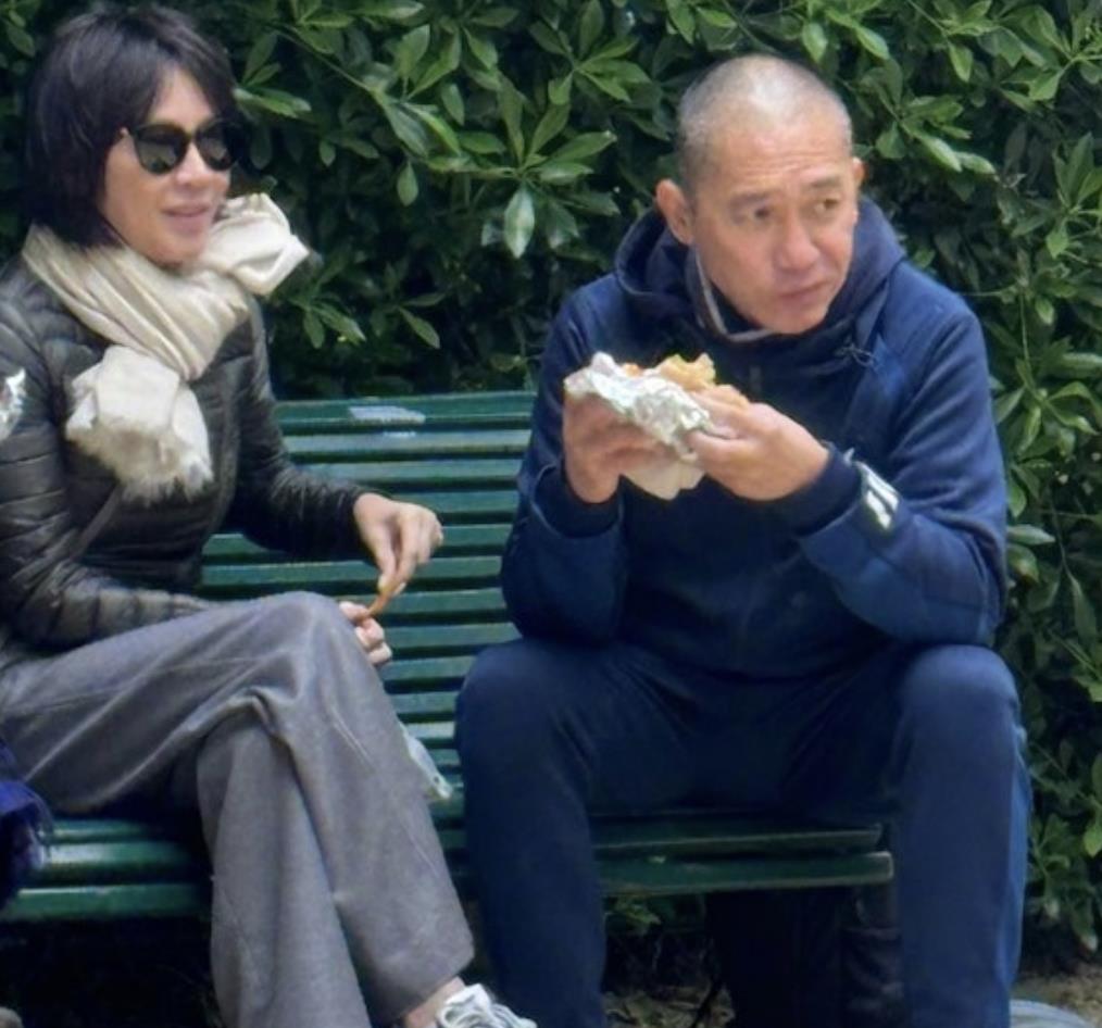 梁朝偉「街頭嗑冰淇淋」再被拍!少了「愛妻視角」61歲真面目嚇壞網