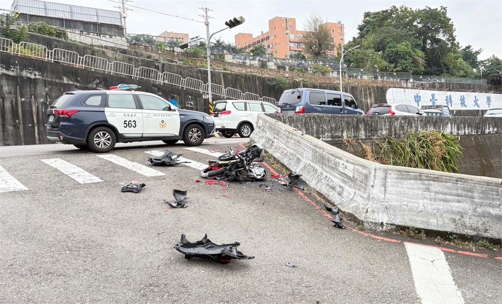 最新/中台科技大學旁死亡車禍!20歲重機騎士自撞噴飛 「頭部重創」送醫不治