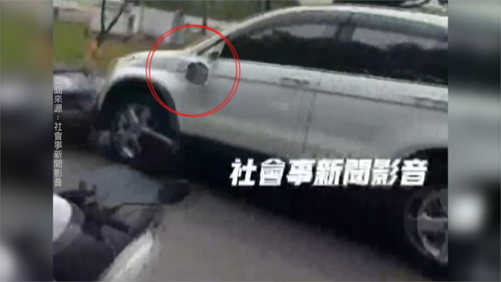 債務糾紛火氣大! 男擋門口遭砸車 撞倒機車飛速駛離