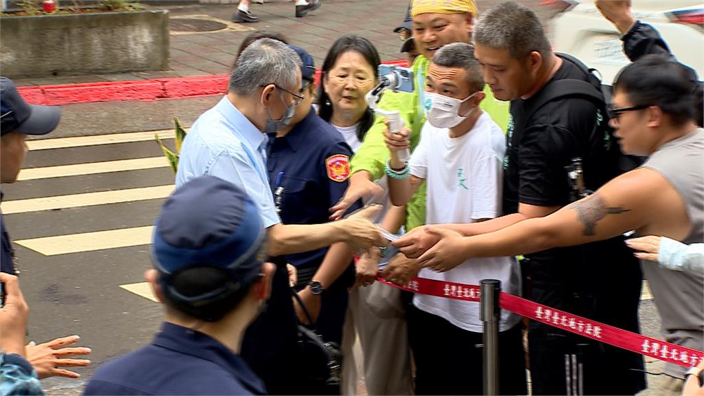 政治獻金案聚焦「柯肖像權」　李文娟出庭全程拒絕回答