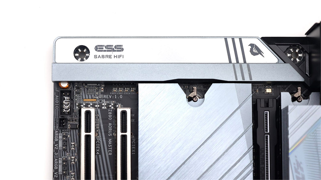 加入 Thunderbolt 了!GIGABYTE Z890 AORUS Master 補上 I/O 最後一塊拼圖