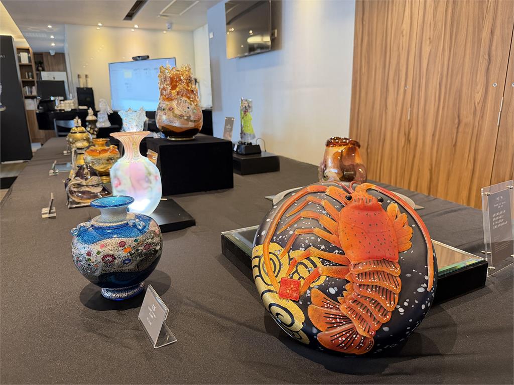 從日常到藝術！日本國寶級大師玻璃工藝展現光影之美　27件作品高雄登場