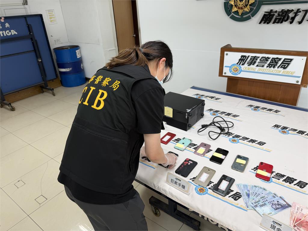 詐團假冒電信、金融機構詐財 警荷槍實彈攻堅逮14人