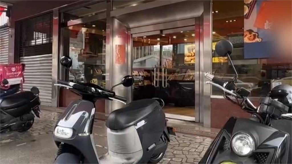 百年餅店驚傳意外! 女員工"手卡機器"3指骨頭碎裂