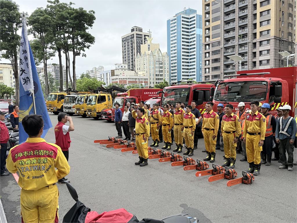 快新聞/丹娜絲重創嘉義 高市府派98人、各式機具支援救災