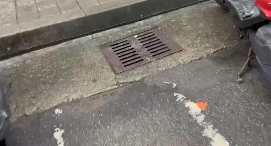雨彈襲擊台中！民眾直擊逢甲商圈　泡泡大軍狂冒滿地