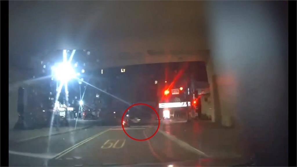 驚險追捕! 騎士藏毒、拒檢逃逸遭逮 新北警開出22張罰單
