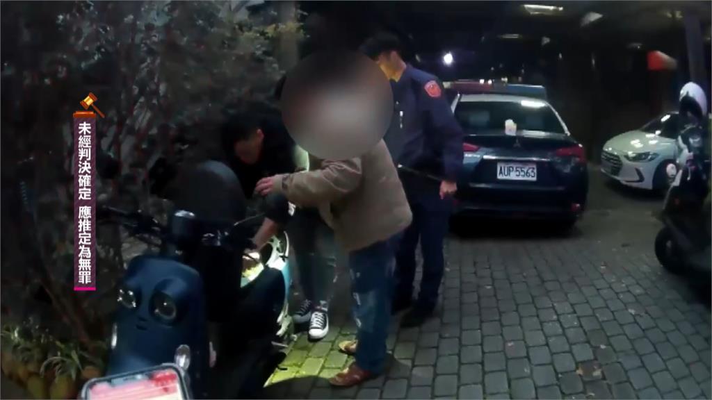 毒犯闖燈還沒戴安全帽! 逃死巷被警「開車門擊落」