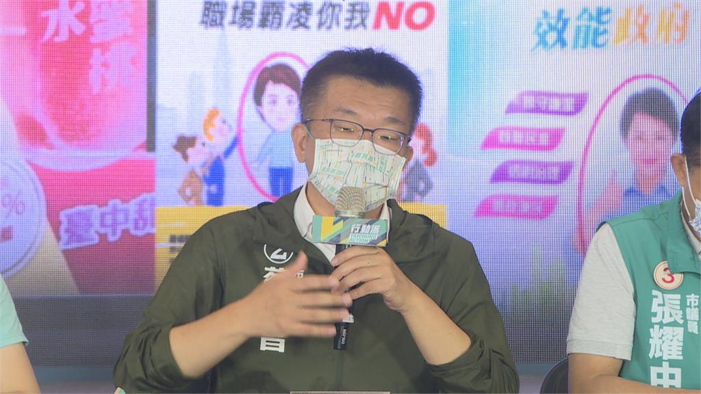 盧秀燕與謝龍介體驗中捷 蔡其昌:把選舉包裝成市政
