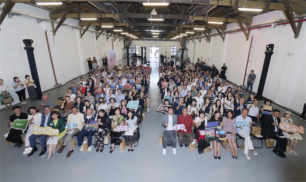 美力台灣全新多元3D電影車啟程 《台灣超人》公益電影正念爆棚12月6日全台上映