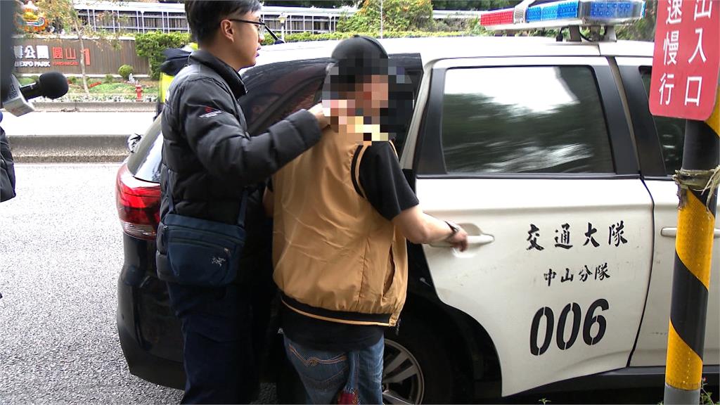 韓籍旅行團遊覽車逆向撞客運 女騎士遭捲車底3人送醫