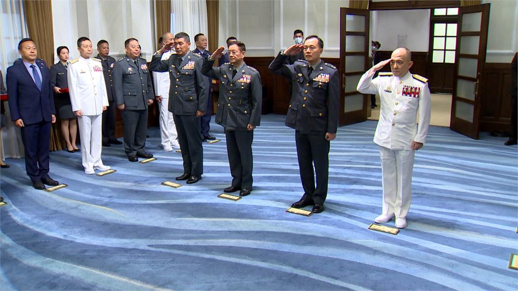 520軍方人事參謀總長、陸海空司令留任 馮世寬最後的備詢?吐露心聲!