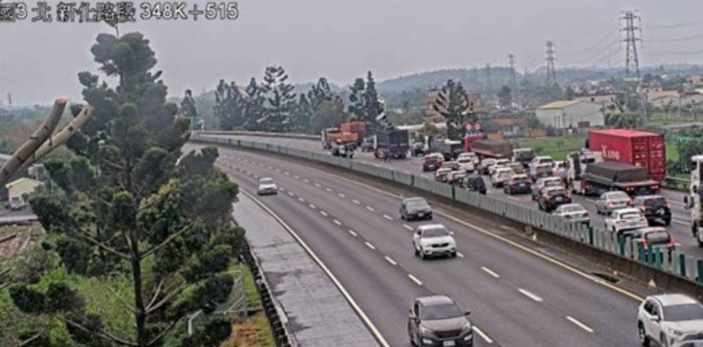 快新聞／清明收假日國道一覽！國2、國3連環追撞　國5宜蘭到坪林最塞