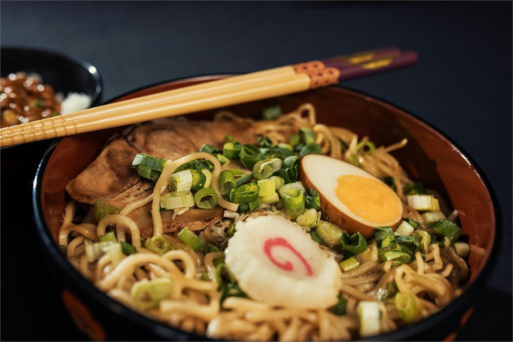 「泡麵+豆漿」竟煮出神級湯頭!網實測「1關鍵」秒變麻奶鍋:根本餐廳鍋物