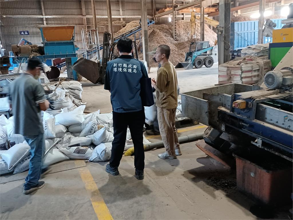 桃竹交界「福興溪」大量魚蟹死亡 環保公司偷排廢水被開罰