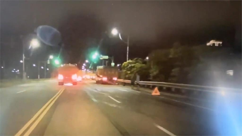 砂石車違停霸佔車道 直行騎士閃避不及撞上身亡
