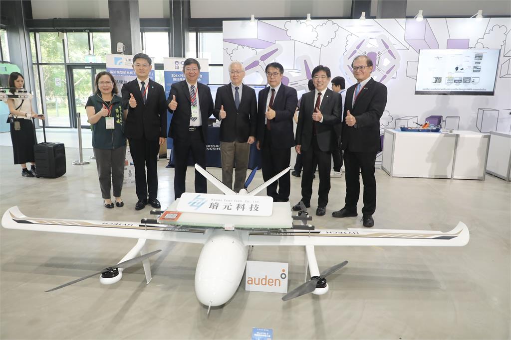 沙崙工研院辦創新論壇 黃偉哲:台南將成無人機與機器人重鎮