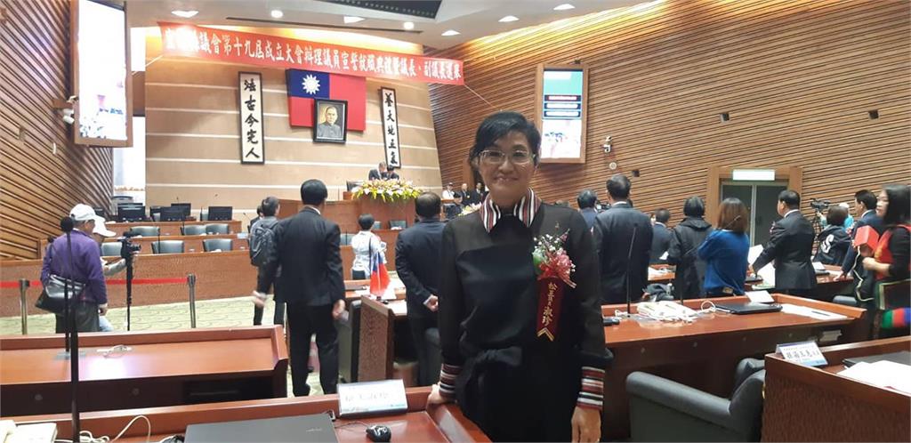 確診宜蘭女議員堅持不打疫苗!去年PO文「呼籲接種」網酸:好諷刺