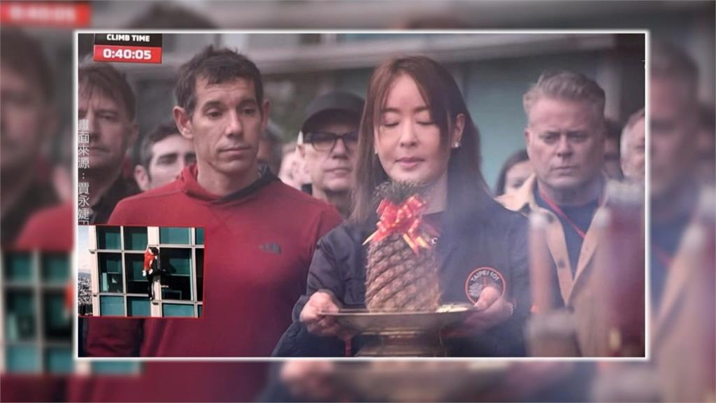 被台灣女孩暖到! Alex獲贈「攀101速寫」燦笑:一定掛在牆上