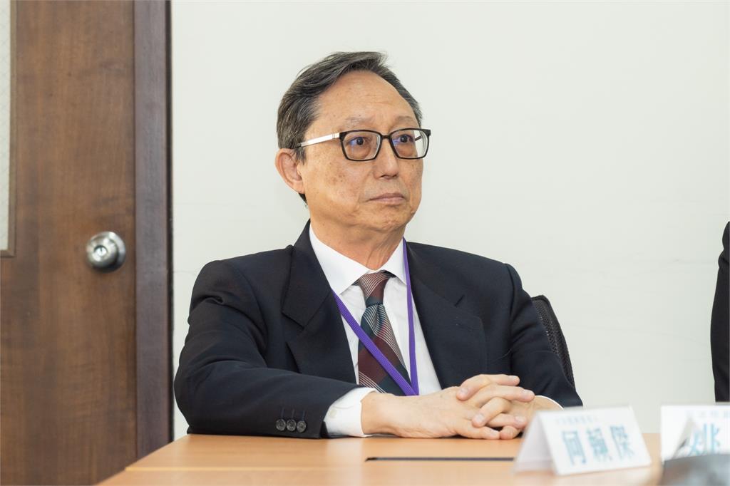 快新聞/何志偉率大法官被提名人拜會懇託支持 黃國昌:務實態度嚴審